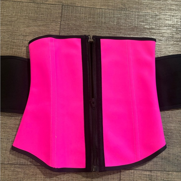 Pretty Pink Waist Trainer! - Picture 8 of 8